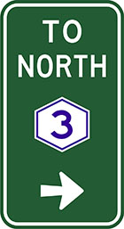 green sign with white arrow and the words to north, as well as a white hexagonal badge with a blue number 3