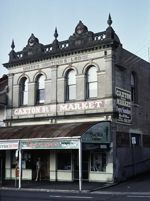 Photo of the outside of Baroona Hall circa 1977