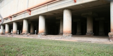 The effect of acid sulfate soils run off on concrete pylons, northern Queensland